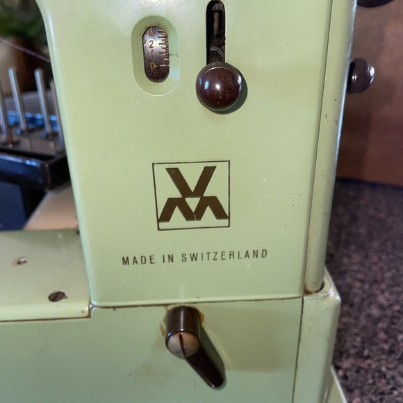 Bernina Sewing Machine 121 Green Excellent Working & Well Maintained W/ Extras - Picture 8 of 12